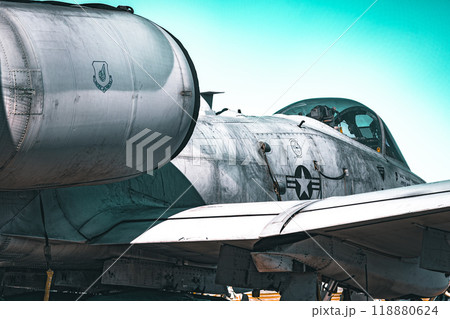 青空と攻撃機　戦闘機　A-10　サンダーボルト 118880624