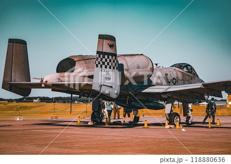 青空と攻撃機　戦闘機　A-10　サンダーボルト 118880636