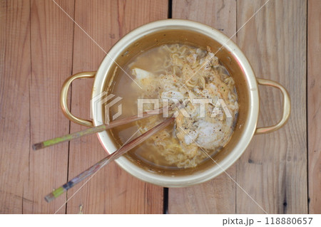 pan of noodle soup pan of noodle soup 118880657