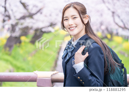 新学期の女子高生 118881295