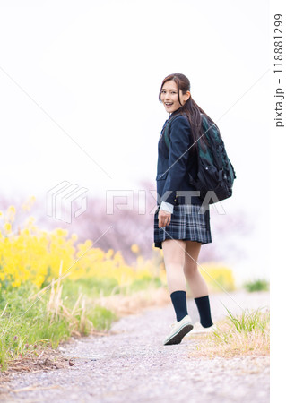 新学期の女子高生 新学期の女子高生 118881299