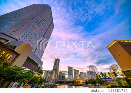 日本の横浜都市景観 10月。横浜ランドマークタワーやアパホテルなど、みなとみらいの街を望む=1日 日本の横浜都市景観 10月。横浜ランドマークタワーやアパホテルなど、みなとみらいの街を望む=1日 118881735