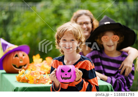 Family decorating home. Halloween arts and crafts. 118881793