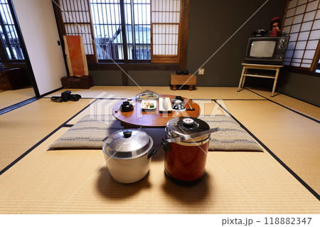 写真素材 昭和 建築写真 昭和の食卓 日本間 テレビ 電気釜 サンマ 和室のタグ 写真素材 昭和 建築写真 昭和の食卓 日本間 テレビ 電気釜 サンマ 和室のタグ 118882347