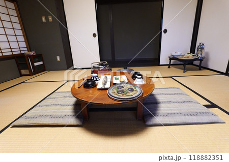 写真素材 昭和 建築写真 昭和の食卓 日本間 テレビ 電気釜 サンマ 和室のタグ 写真素材 昭和 建築写真 昭和の食卓 日本間 テレビ 電気釜 サンマ 和室のタグ 118882351