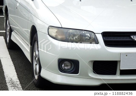 自動車イメージ　日産2代目アベニールのフロントマスク 118882436