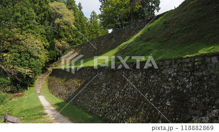 天嶮の要害岩村城 南曲輪側の本丸石垣 天嶮の要害岩村城 南曲輪側の本丸石垣 118882869