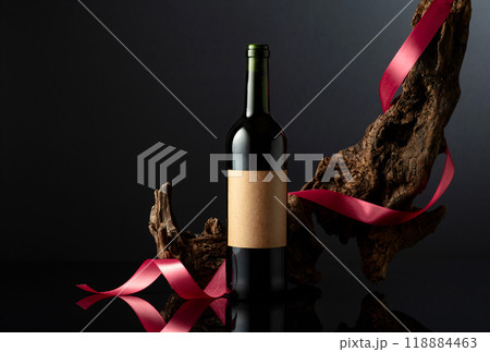 Bottle of red wine with old empty label. 118884463