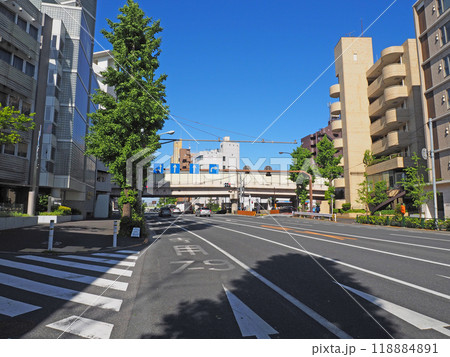 住宅街の道路。東京の道路。柿の木坂。 住宅街の道路。東京の道路。柿の木坂。 118884891