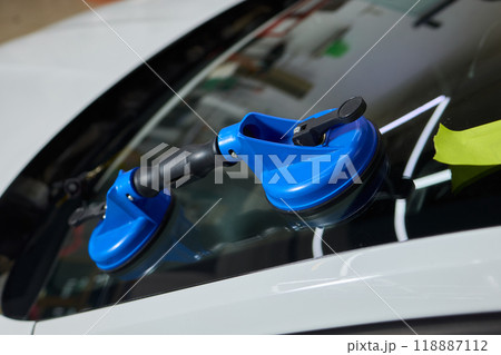 Installing windshield on a car with automotive design Installing windshield on a car with automotive design 118887112
