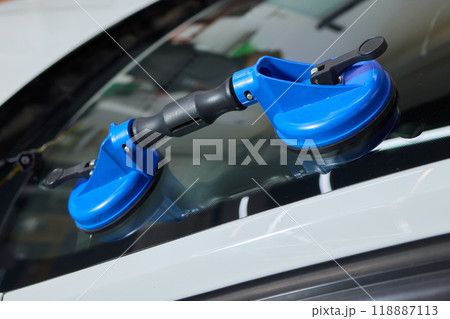 Installing windshield on a car with automotive design 118887113