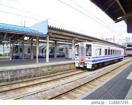 北越急行HK100形とトキ鉄ET122形 直江津駅 北越急行HK100形とトキ鉄ET122形 直江津駅 118887291