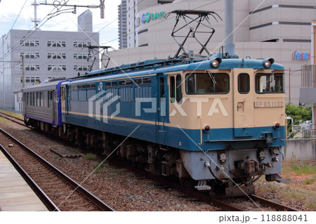 EF65-1132号機牽引のキハ120系気動車の車両回送列車_2009/9/9撮影 118888041