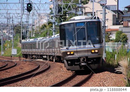 JR神戸線の大カーブを駆け抜けるJR223系電車の新快速_2009/9/9撮影 JR神戸線の大カーブを駆け抜けるJR223系電車の新快速_2009/9/9撮影 118888044