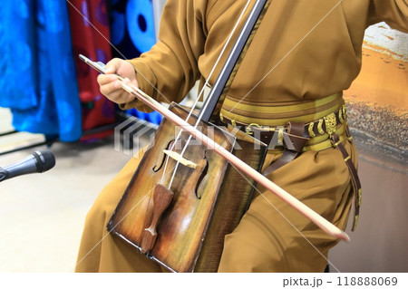 馬頭琴の演奏 モリンホールの演奏 馬頭琴の演奏 モリンホールの演奏 118888069