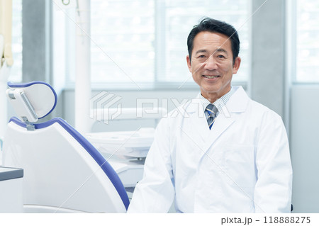 歯医者　デンタルクリニック　歯科医 118888275