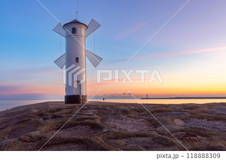 Stawa Mlyny lighthouse at sunrise, Swinoujscie, Poland 118888309