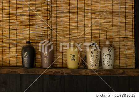 Japan  old shop sake display 118888315