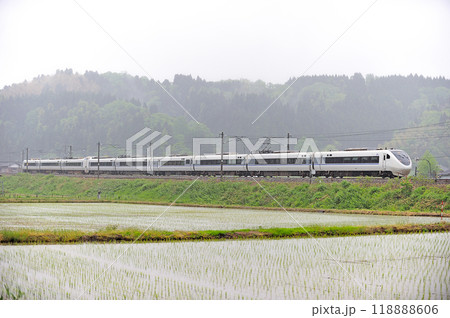 北陸本線　倶利伽羅ー津幡　JR西日本　681系　W01+T17編成（金沢）　サンダーバード 118888606