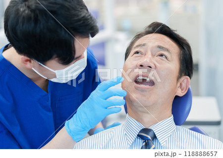 歯科医　歯科衛生士　診断　診察 118888657