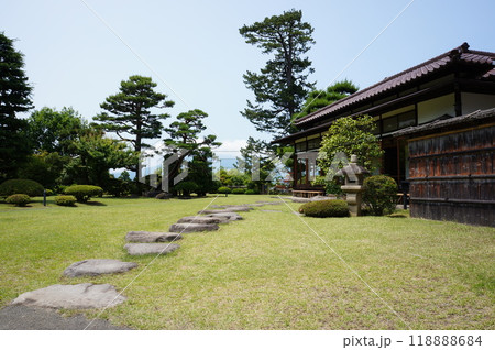 日本家屋と庭園 118888684
