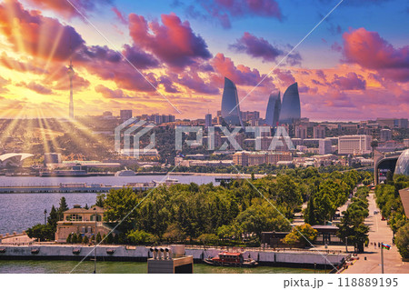 城郭都市バクー旧市街の美しい夕景 城郭都市バクー旧市街の美しい夕景 118889195