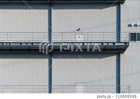 物流施設の消防隊進入口 118889589
