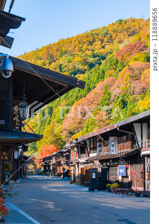 秋の奈良井宿 118889656