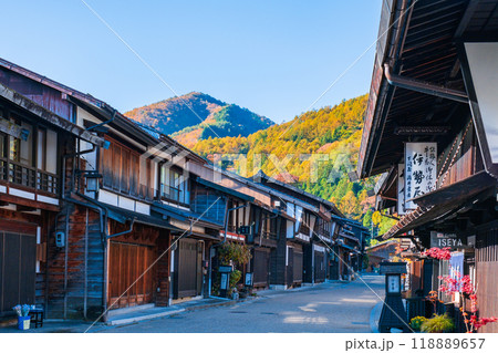 秋の奈良井宿 118889657