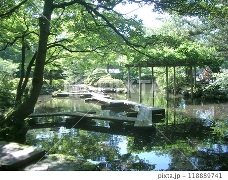 尾山神社の神苑の八つ橋（石川県金沢市） 118889741