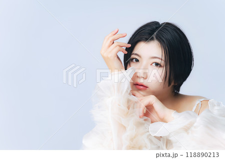 女性の美容イメージ　スキンケア　コスメ 118890213