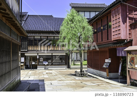 夏のひがし茶屋街の景色 夏のひがし茶屋街の景色 118890723
