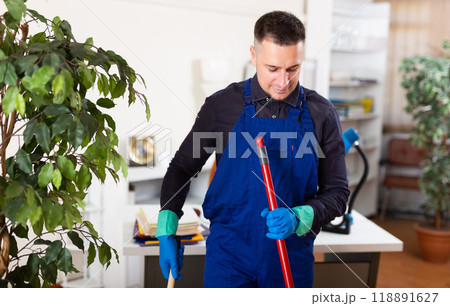 Male cleaner washing floor in office 118891627