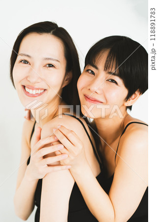 若い女性のボディケア 118891783