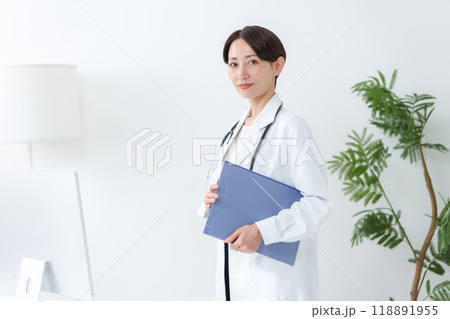 女性医師 女性医師 118891955