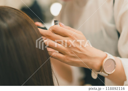 ヘアメイク 118892116