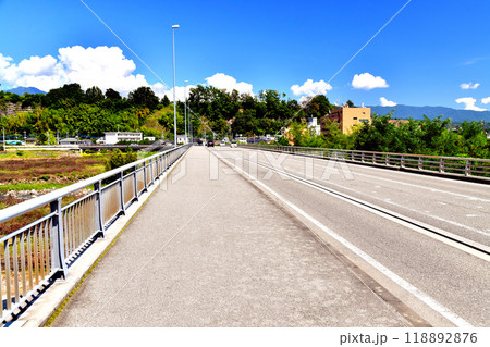 武田橋/釜無川より韮崎市役所方面を望む(山梨県韮崎市)【2024.9】 武田橋/釜無川より韮崎市役所方面を望む(山梨県韮崎市)【2024.9】 118892876