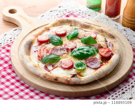 ピザ マルゲリータ 118893109
