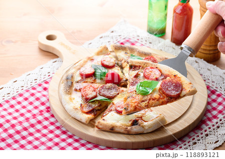 ピザ マルゲリータ 118893121