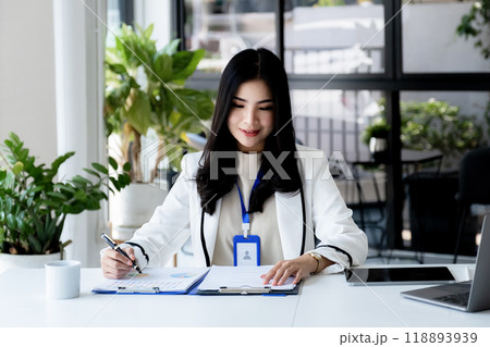 Businesswomen bookkeeper hand holding pen and use calculator, laptop analysis the graph for Setting challenging business goals and ready to achieve target at home office Businesswomen bookkeeper hand holding pen and use calculator, laptop analysis the graph for Setting challenging business goals and ready to achieve target at home office 118893939