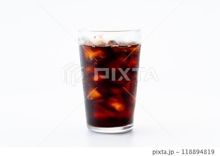 よく冷えたグラスに入ったアイスコーヒー 118894819