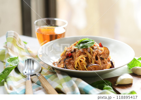 ナスとツナのトマトソースのパスタ ナスとツナのトマトソースのパスタ 118895417