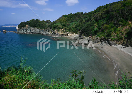 番所庭園から見た灘の浜 118896126