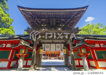 石上神宮　楼門（奈良県天理市） 118896543