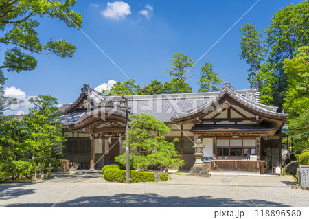 石上神宮 社務所と参集殿(奈良県天理市) 石上神宮 社務所と参集殿(奈良県天理市) 118896580