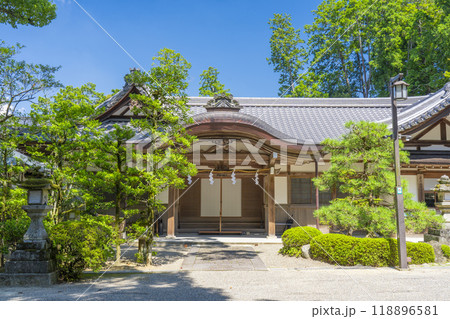石上神宮 社務所と参集殿(奈良県天理市) 石上神宮 社務所と参集殿(奈良県天理市) 118896581