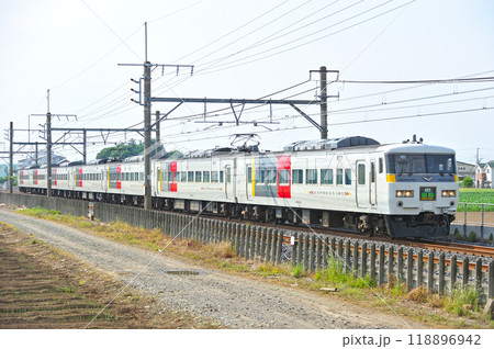 高崎線　岡部ー深谷　JR東日本　185系　OM06編成（大宮）　草津 118896942