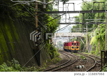 トロッコ嵐山駅に到着する嵯峨野トロッコ列車 トロッコ嵐山駅に到着する嵯峨野トロッコ列車 118897068