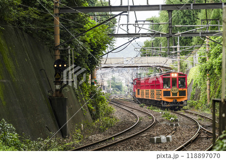 トロッコ嵐山駅に到着する嵯峨野トロッコ列車 トロッコ嵐山駅に到着する嵯峨野トロッコ列車 118897070