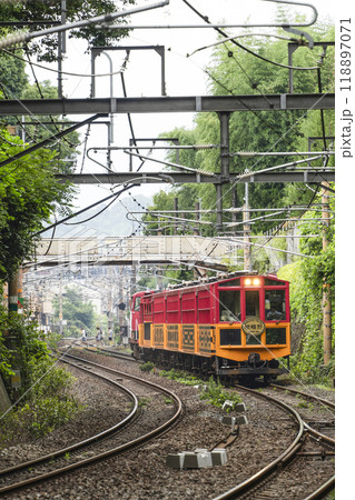 トロッコ嵐山駅に到着する嵯峨野トロッコ列車 トロッコ嵐山駅に到着する嵯峨野トロッコ列車 118897071